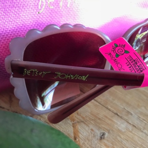 BETSEY JOHNSON Espresso  Scalloped UV Sunglasses 7 main image 5